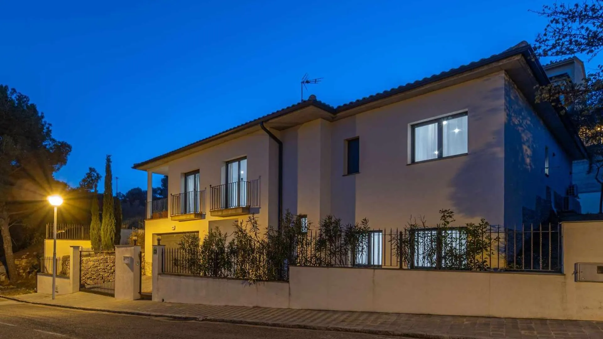 Jouvacations Villa Domenec Figueras 0*,